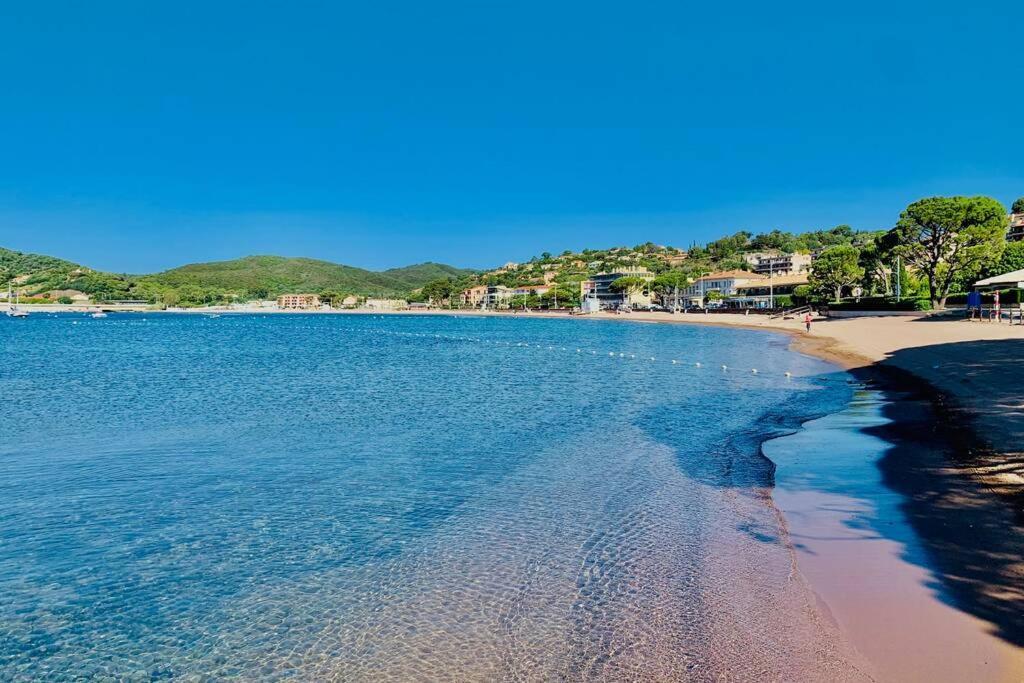 Superbe 4 Couchages Avec Terrasse - Clim - 50M De La Mer Saint-Raphael  Bagian luar foto